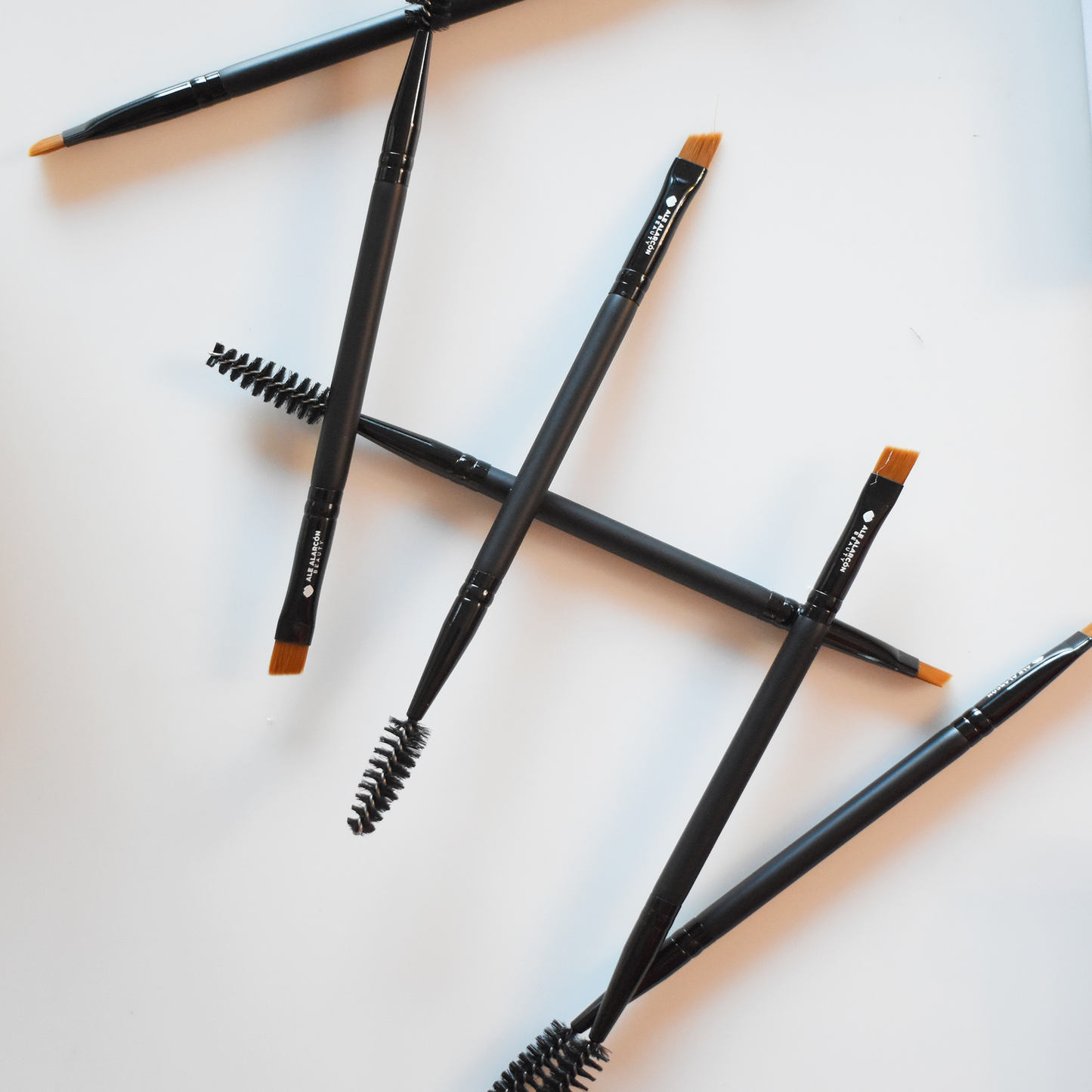 Brocha dual para cejas - Ale Alarcon Beauty