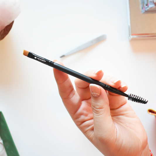 Brocha dual para cejas - Ale Alarcon Beauty